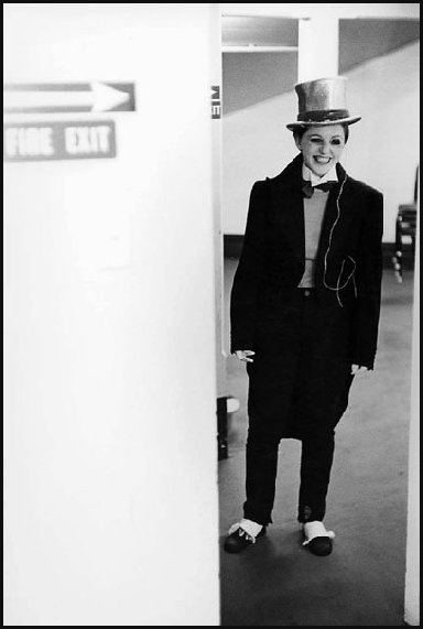 Robyn Archer - backstage Sydney Town Hall during "Archer at Large" concert - 1980