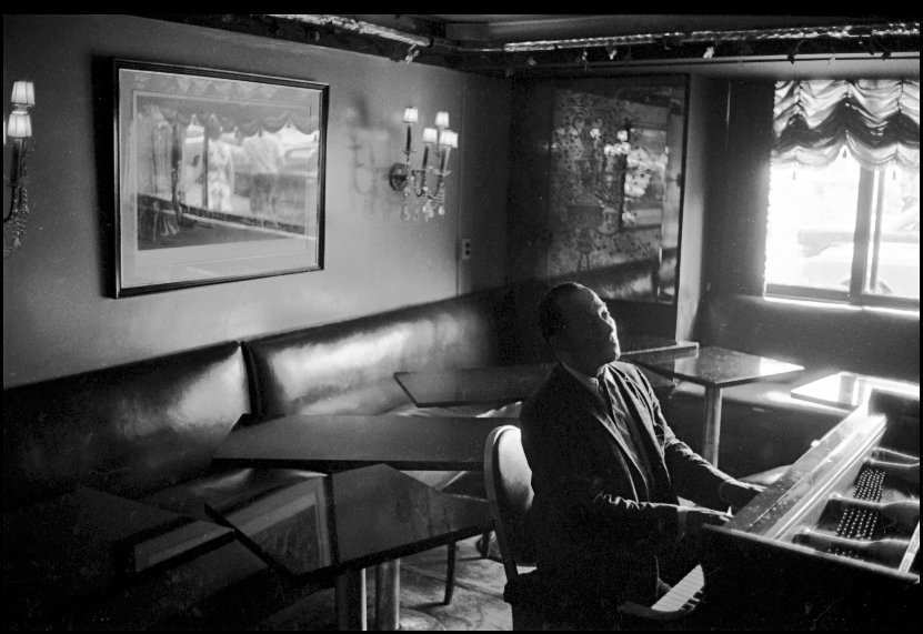 Piano player Sherry-Netherlands  Hotel New York - 1973